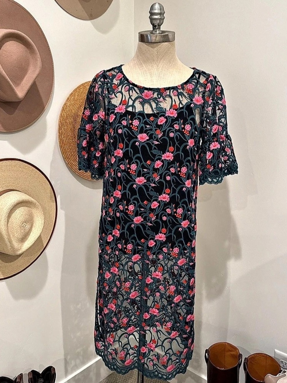 Anthropologie Floral Lace tunic in Black & Pink